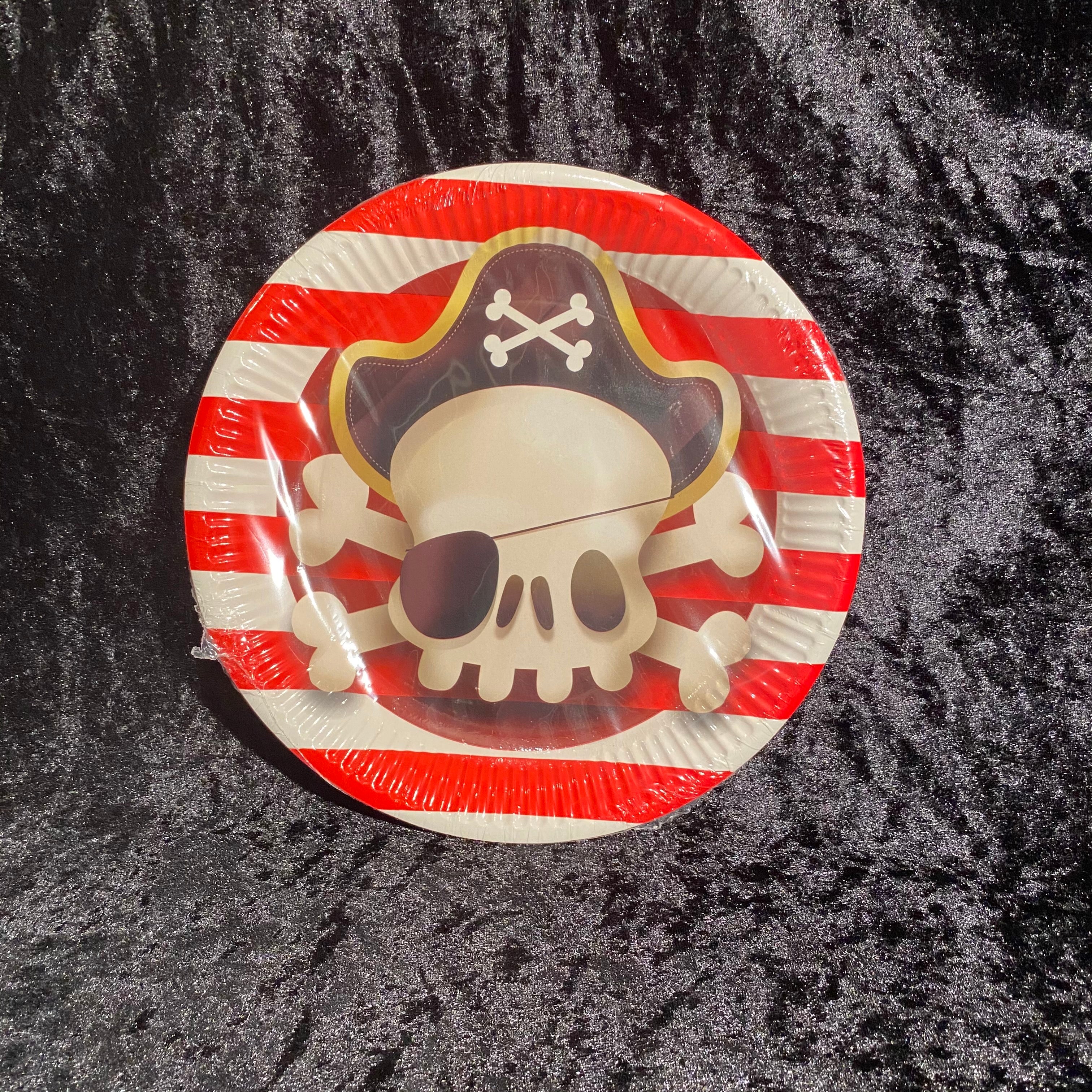 8 assiettes 23cm carton pirates